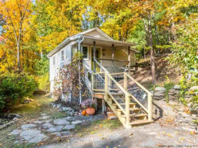 Breezy Hill Tiny House - Rustic And Cozy Tiny House Getaway